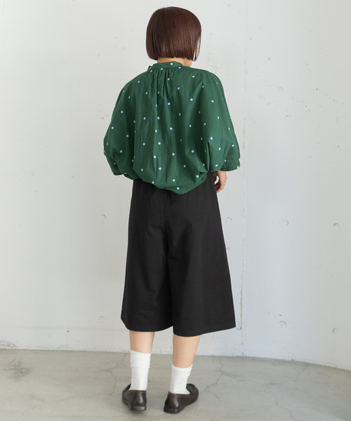 POU DOU DOU(プードゥドゥ)の「ツータックハーフパンツ(その他パンツ・レディース・ベージュ/インディゴブルー/ブラック・3)」の14枚目の写真