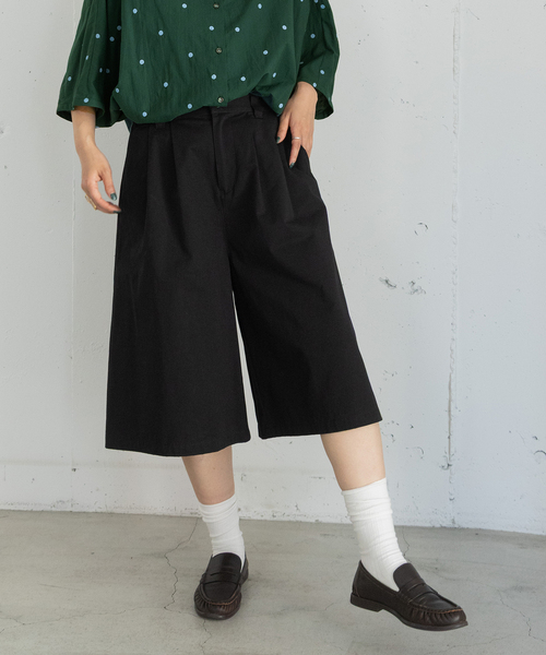 POU DOU DOU(プードゥドゥ)の「ツータックハーフパンツ(その他パンツ・レディース・ベージュ/インディゴブルー/ブラック・3)」の15枚目の写真