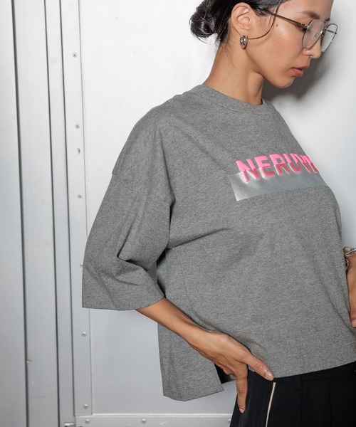 HEREIAM(ヘレイアム)の「【HEREIAM】フォームロゴハーフスリーブT(Tシャツ/カットソー・レディース・ホワイト/グレー系/ピンク系/ブラック・FREE)」の3枚目の写真