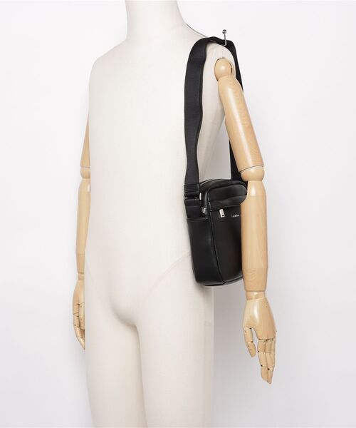 Calvin Klein(カルバン・クライン)の「Calvin Klein カルバンクライン RAISED REPORTER レイズド レポーター ショルダーバッグ(ショルダーバッグ・メンズ・ブラック・FREE)」の15枚目の写真