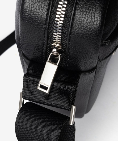 Calvin Klein(カルバン・クライン)の「Calvin Klein カルバンクライン RAISED REPORTER レイズド レポーター ショルダーバッグ(ショルダーバッグ・メンズ・ブラック・FREE)」の6枚目の写真