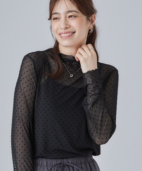 SHOO・LA・RUE(シューラルー)の「【S-LL/洗濯機可】コーデにプラスするだけで垢抜ける 柄アソートシアーチュールトップス(Tシャツ/カットソー・レディース・ホワイト/ライトイエロー系/グレー系1/ブラック系5/サックスブルー・01/04/03/02)」の2枚目の写真