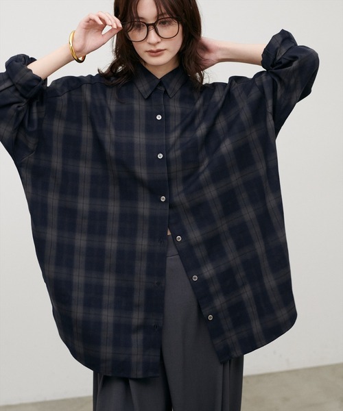 LARUTA(ラルータ)の「【LARUTA】チェック柄シャツプルオーバー(シャツ/ブラウス・レディース・ブラウン/ネイビー・FREE)」の1枚目の写真