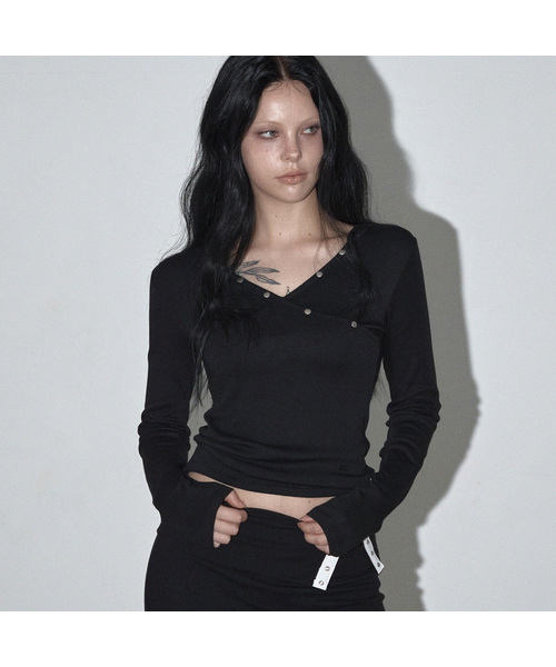 GROWHIDE(グロウハイド)の「ブチルボタンVラップフード長袖Tシャツ_ブラック(Tシャツ/カットソー・レディース・ブラック・FREE)」の1枚目の写真