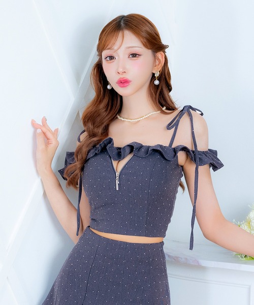 DAZZY(デイジー)の「ビジューデニム谷間ジップオフショルプリーツAラインミニ丈セットアップ(ドレス・レディース・ブルー系/ブラック・S/XS)」の2枚目の写真