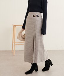 ビットベルト付きラップ風スカート
