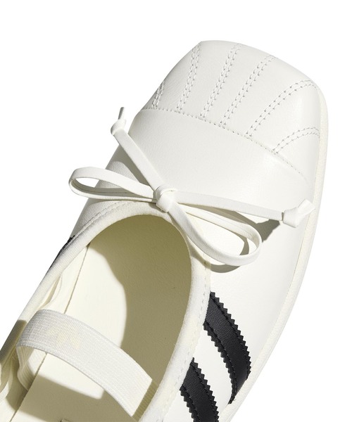 adidas Originals（アディダスオリジナルス）の「ADIDAS × JENNIE / アディダス × ジェニー SUPERSTAR SQ BALLET W（スニーカー・レディース・ブラック/アイボリー・25cm/24cm/23cm）」の19枚目の写真