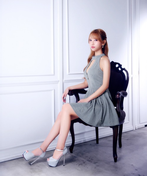 DAZZY(デイジー)の「ビジューフロントジップアメスリフレアAラインミニ丈キャバドレス(ドレス・レディース・ブルーグレー・XS/S/M)」の10枚目の写真