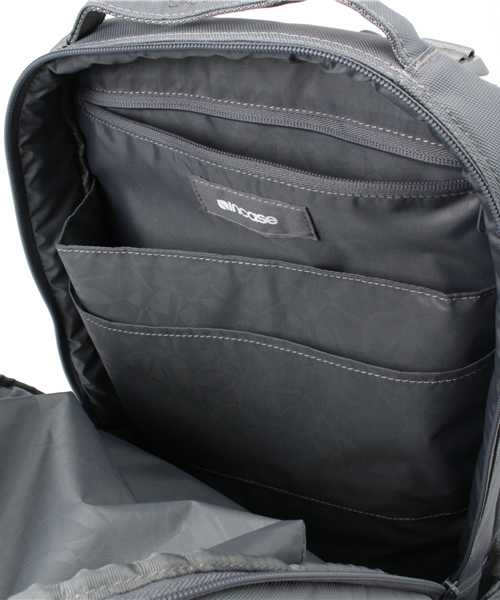 incase(インケース)の「CL55533 Icon Pack Nylon(バックパック/リュック・メンズ・グレー・ONE SIZE)」の15枚目の写真