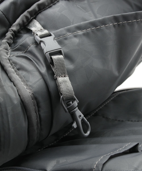 incase(インケース)の「CL55533 Icon Pack Nylon(バックパック/リュック・メンズ・グレー・ONE SIZE)」の18枚目の写真
