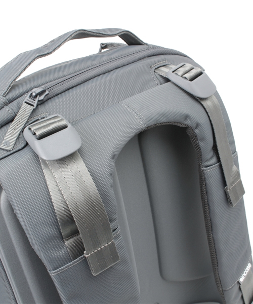 incase(インケース)の「CL55533 Icon Pack Nylon(バックパック/リュック・メンズ・グレー・ONE SIZE)」の10枚目の写真