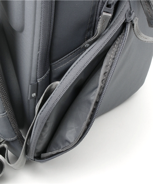 incase(インケース)の「CL55533 Icon Pack Nylon(バックパック/リュック・メンズ・グレー・ONE SIZE)」の6枚目の写真