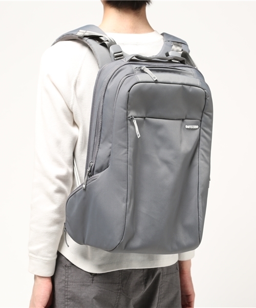 incase(インケース)の「CL55533 Icon Pack Nylon(バックパック/リュック・メンズ・グレー・ONE SIZE)」の8枚目の写真