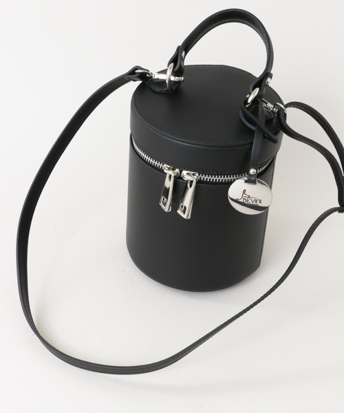 URBAN RESEARCH（アーバンリサーチ）の「BEVINI　バニティショルダーバッグ（ショルダーバッグ・レディース・ブラック/ボルドー・-）」の11枚目の写真