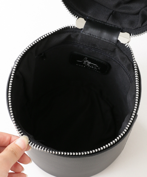 URBAN RESEARCH（アーバンリサーチ）の「BEVINI　バニティショルダーバッグ（ショルダーバッグ・レディース・ブラック/ボルドー・-）」の15枚目の写真