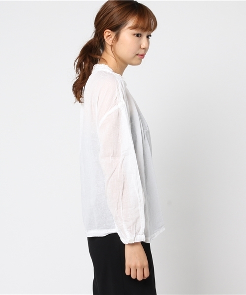 LBC（エルビーシー）の「40ボイルスタンドフリルネックブラウス             （シャツ/ブラウス・レディース・ブラウン/ホワイト/ブラック・LARGE/MEDIUM）」の5枚目の写真