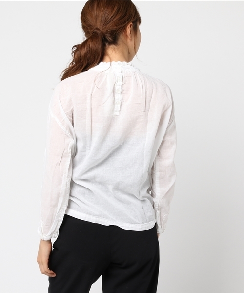 LBC（エルビーシー）の「40ボイルスタンドフリルネックブラウス             （シャツ/ブラウス・レディース・ブラウン/ホワイト/ブラック・LARGE/MEDIUM）」の7枚目の写真