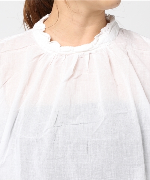 LBC（エルビーシー）の「40ボイルスタンドフリルネックブラウス             （シャツ/ブラウス・レディース・ブラウン/ホワイト/ブラック・LARGE/MEDIUM）」の8枚目の写真