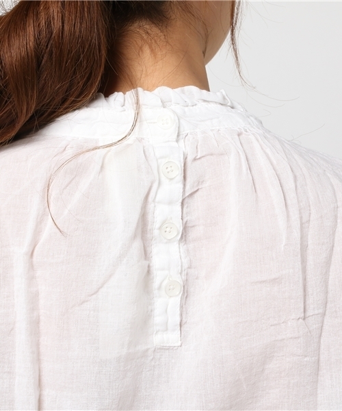 LBC（エルビーシー）の「40ボイルスタンドフリルネックブラウス             （シャツ/ブラウス・レディース・ブラウン/ホワイト/ブラック・LARGE/MEDIUM）」の10枚目の写真