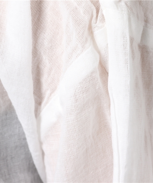 LBC（エルビーシー）の「40ボイルスタンドフリルネックブラウス             （シャツ/ブラウス・レディース・ブラウン/ホワイト/ブラック・LARGE/MEDIUM）」の6枚目の写真