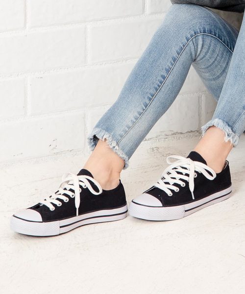 KOBE LETTUCE（コウベレタス）の「ローカットベーシックキャンバススニーカー（スニーカー・レディース・ブラック/オフホワイト/アイボリー/ブラック×ブラック/ワイン/グレイッシュベージュ/オレンジ・LL/S/M/L）」の4枚目の写真