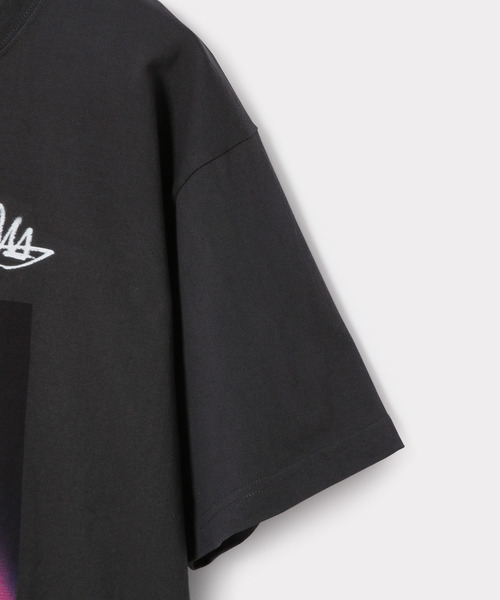 ADAM ET ROPE'（アダムエロペ）の「【Dennis Morris × ADAM ET ROPE'】PHOTO T-shirt（Tシャツ/カットソー・メンズ・ホワイト/ブラック系その他/ブラック/ホワイト系その他・M/LL/L）」の10枚目の写真