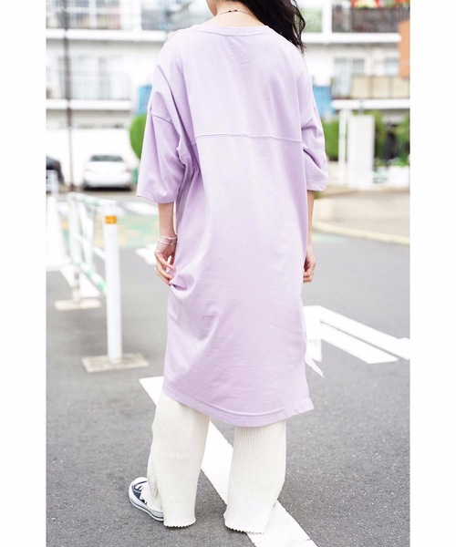 CONVERSE（コンバース）の「【CONVERSE/コンバース】切替Ｔワンピース　ワンポイント　サイドスリット入り ビッグシルエット（ワンピース・レディース・オフホワイト/ラベンダー/ブラック・MEDIUM/LARGE）」の17枚目の写真