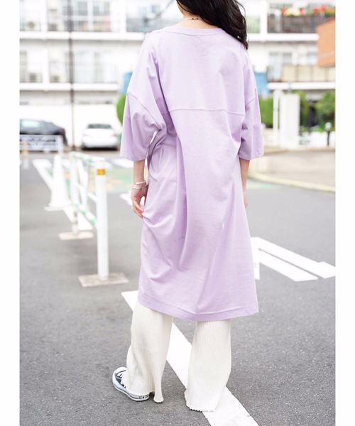 CONVERSE（コンバース）の「【CONVERSE/コンバース】切替Ｔワンピース　ワンポイント　サイドスリット入り ビッグシルエット（ワンピース・レディース・オフホワイト/ラベンダー/ブラック・MEDIUM/LARGE）」の19枚目の写真