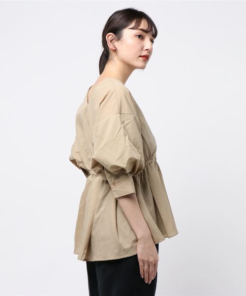 coca（coca）（コカ）の「ボリューム袖カシュクールブラウス（シャツ/ブラウス・レディース・ベージュ・ONE SIZE）」の2枚目の写真