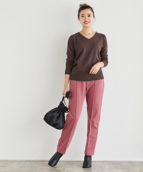 Pierrot(ピエロ)の「ネックが選べるプレミアムカシミヤタッチニット(ニット/セーター・レディース・ブラック/ベージュ/ブラウン/イエロー/オレンジ/ブルー/アイボリー/オートミール/ホワイト系その他/ブラック系その他/ブラウン系その他/ベージュ系その他/ブルー系その他/イエロー系その他/ピンク系その他/オレンジ系その他/ライトピンク/グレイッシュベージュ/ベージュ系その他2/ベージュ系その他3/ラベンダー/パープル系その他/ピンク系その他2/グレー系その他/ブルー系その他2/グリーン系その他2/ピンク/ライトグレー/ブルー系その他3/グリーン系その他/ブルー系その他5/ブルー系その他4/ミント/グリーン系その他3/レンガ/ブルー系その他6/ロイヤルブルー/ピンク系その他4/レッド系その他/ピンク系その他3/グリーン系その他4/ピンク系その他6/グリーン系その他5/ベージュ系その他4/ピンク系その他5/ネイビー/インディゴブルー/ブラウン系その他3/ブラウン系その他2/ブルー系その他7/ネイビー系/ブルー系/ライトブルー/チャコール/ブルー系1/グレー系その他2/ブルー系2/ピンク系2/ピンク系1/グリーン系/ピンク系4/ピンク系3/モカ/ブラウン系/グリーン系1/ベージュ系その他5/ベージュ系その他6・S/M/L/3L/LL)」の10枚目の写真