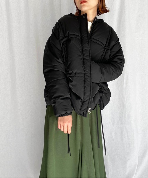 PICCIN(ピッチン)の「ギャザー中綿ジャケット(ブルゾン・レディース・ブラック/オフホワイト・M/L)」の5枚目の写真