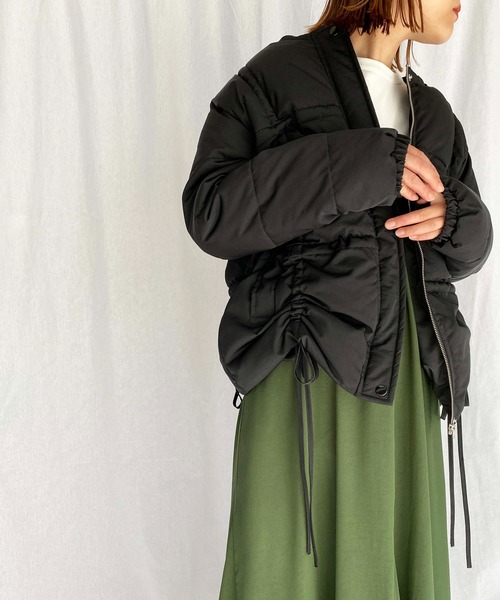 PICCIN(ピッチン)の「ギャザー中綿ジャケット(ブルゾン・レディース・ブラック/オフホワイト・M/L)」の6枚目の写真