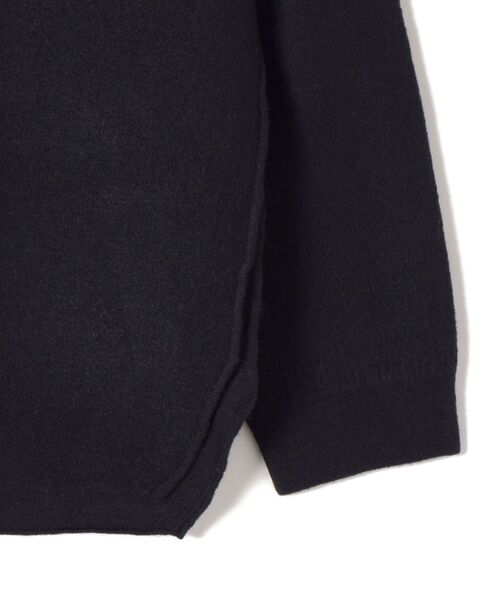 SHIPS（シップス）の「ウールサイドスリットプルオーバーニット（ニット/セーター・レディース・ベージュ/オフホワイト/ダークグレー・ONE SIZE）」の6枚目の写真