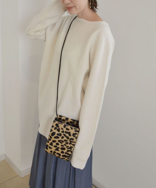 SHIPS（シップス）の「ウールサイドスリットプルオーバーニット（ニット/セーター・レディース・ベージュ/オフホワイト/ダークグレー・ONE SIZE）」の15枚目の写真