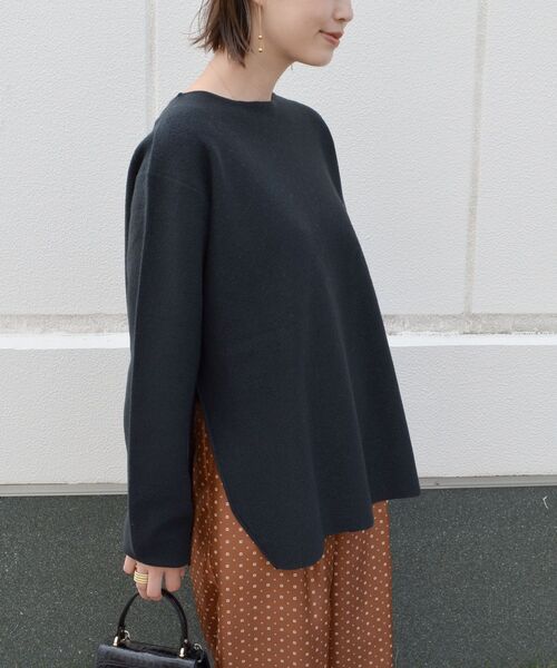 SHIPS（シップス）の「ウールサイドスリットプルオーバーニット（ニット/セーター・レディース・ベージュ/オフホワイト/ダークグレー・ONE SIZE）」の13枚目の写真