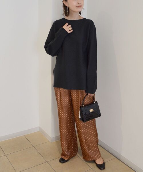 SHIPS（シップス）の「ウールサイドスリットプルオーバーニット（ニット/セーター・レディース・ベージュ/オフホワイト/ダークグレー・ONE SIZE）」の12枚目の写真