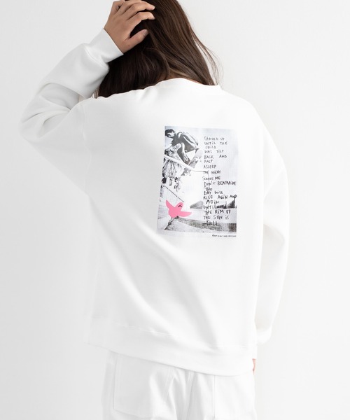 Mark Gonzales(マーク・ゴンザレス)の「Mark Gonzales 別注 ビッグシルエット バックプリント 裏起毛 クルーネックスウェットトレーナー(スウェット・メンズ・ブラック/ベージュ/ブラウン/グレー/オフホワイト/グリーン/ブルー/ベージュ系その他/ブラック系その他/ブラウン系その他/グリーン系その他/グレー系その他/ホワイト系その他/ブルー系その他/ベージュ系その他2/ブラック系その他2/ブラウン系その他2/グリーン系その他2/グレー系その他2/ホワイト系その他2/ブルー系その他2・M/L/XL)」の2枚目の写真