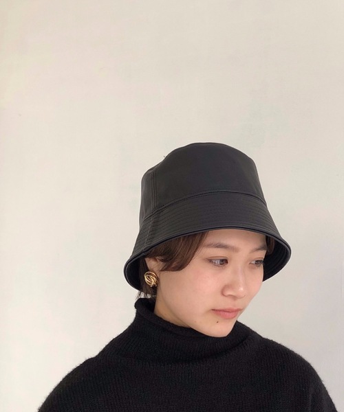 flowriri(フロウリリ)の「flowriri レザーバケットハット(ハット・レディース・アイボリー/ブラック・FREE)」の4枚目の写真
