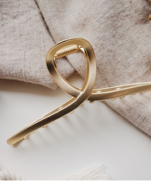 by muni:r（バイ ムニール）の「エレガントリボンヘアクリップ（バレッタ/ヘアクリップ・レディース・ゴールド/シルバー・ONE SIZE）」の8枚目の写真
