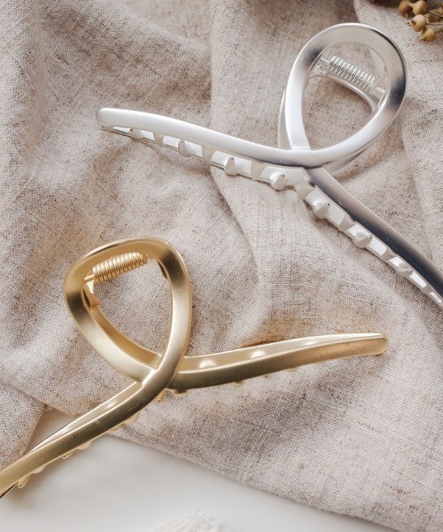 by muni:r（バイ ムニール）の「エレガントリボンヘアクリップ（バレッタ/ヘアクリップ・レディース・ゴールド/シルバー・ONE SIZE）」の11枚目の写真