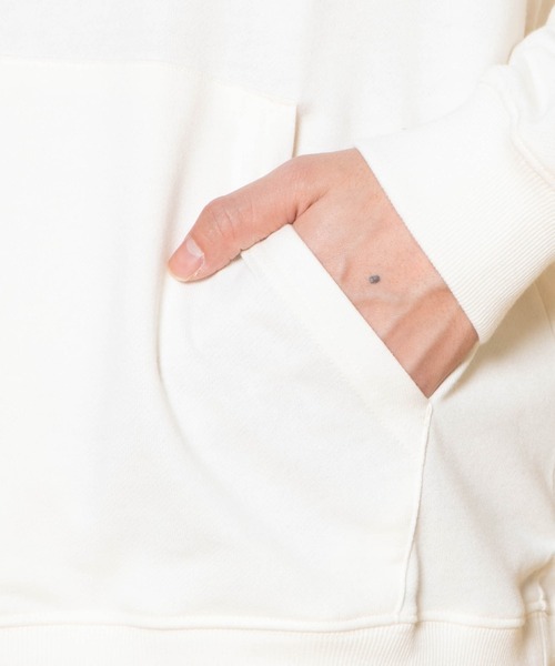 WEGO（ウィゴー）の「WEGO/ロゴ刺繍プルパーカー（パーカー・メンズ・オフホワイト/ダークグリーン・LARGE/MEDIUM/SMALL）」の5枚目の写真