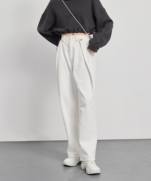 chuclla（チュクラ）の「【chuclla】【2021/SS】Wrap tuck design wh-denim chw1468（その他パンツ・レディース・ホワイト・L/S/M）」の2枚目の写真