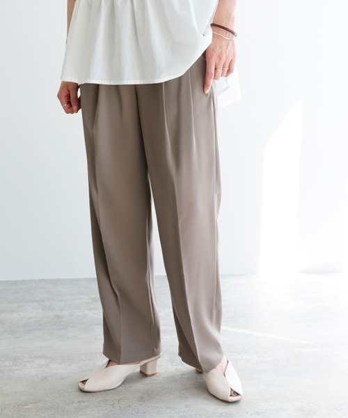 reca（レカ）の「ダブルタックセンタープレススラックスパンツ（スラックス・レディース・グレイッシュベージュ/ブラック/ライトベージュ・L/M）」の3枚目の写真