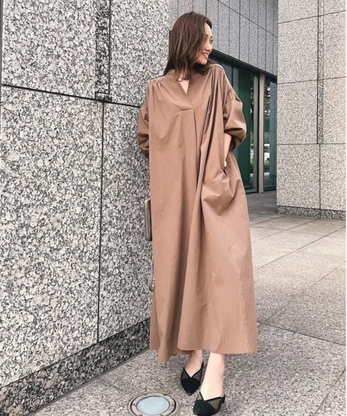 AZUL ENCANTO（アズールエンカント）の「バンドカラー袖ボリュームワンピース（ワンピース・レディース・ベージュ/パープル/ブラウン/カーキ/イエロー系その他・FREE）」の2枚目の写真