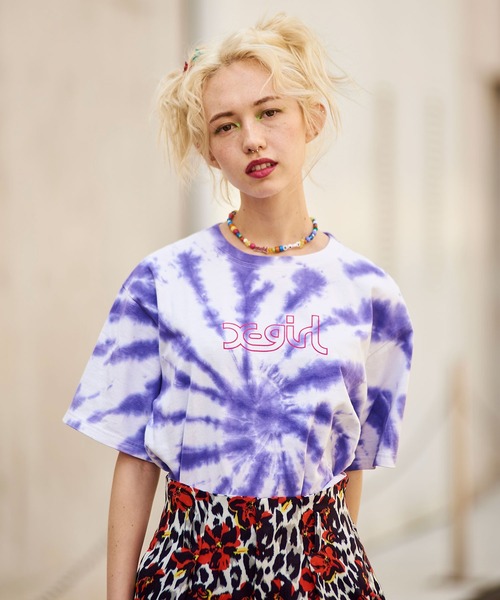 X-girl（エックスガール）の「OUTLINE MILLS LOGO S/S TEE（Tシャツ/カットソー・レディース・オレンジ/ブラック/グリーン/パープル・M/XL/S/L）」の4枚目の写真