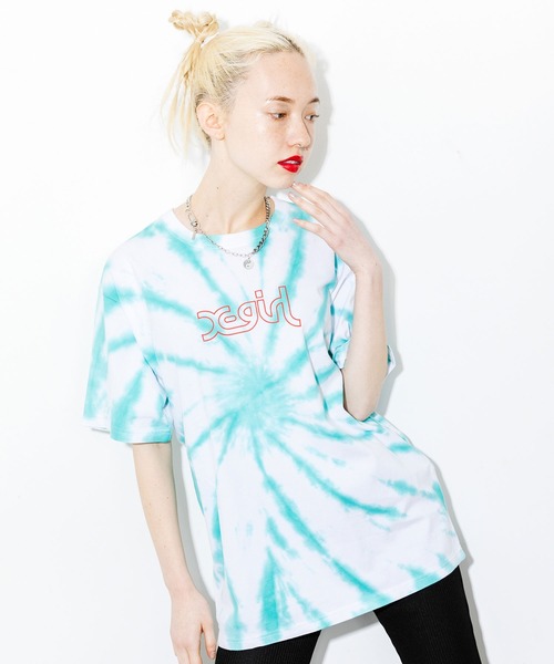 X-girl（エックスガール）の「OUTLINE MILLS LOGO S/S TEE（Tシャツ/カットソー・レディース・オレンジ/ブラック/グリーン/パープル・M/XL/S/L）」の3枚目の写真