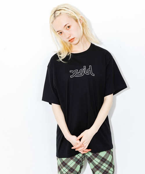 X-girl（エックスガール）の「OUTLINE MILLS LOGO S/S TEE（Tシャツ/カットソー・レディース・オレンジ/ブラック/グリーン/パープル・M/XL/S/L）」の2枚目の写真