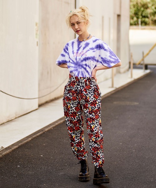 X-girl（エックスガール）の「OUTLINE MILLS LOGO S/S TEE（Tシャツ/カットソー・レディース・オレンジ/ブラック/グリーン/パープル・M/XL/S/L）」の6枚目の写真