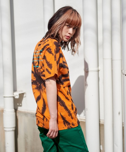 X-girl（エックスガール）の「OUTLINE MILLS LOGO S/S TEE（Tシャツ/カットソー・レディース・オレンジ/ブラック/グリーン/パープル・M/XL/S/L）」の19枚目の写真