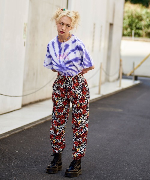 X-girl（エックスガール）の「OUTLINE MILLS LOGO S/S TEE（Tシャツ/カットソー・レディース・オレンジ/ブラック/グリーン/パープル・M/XL/S/L）」の16枚目の写真